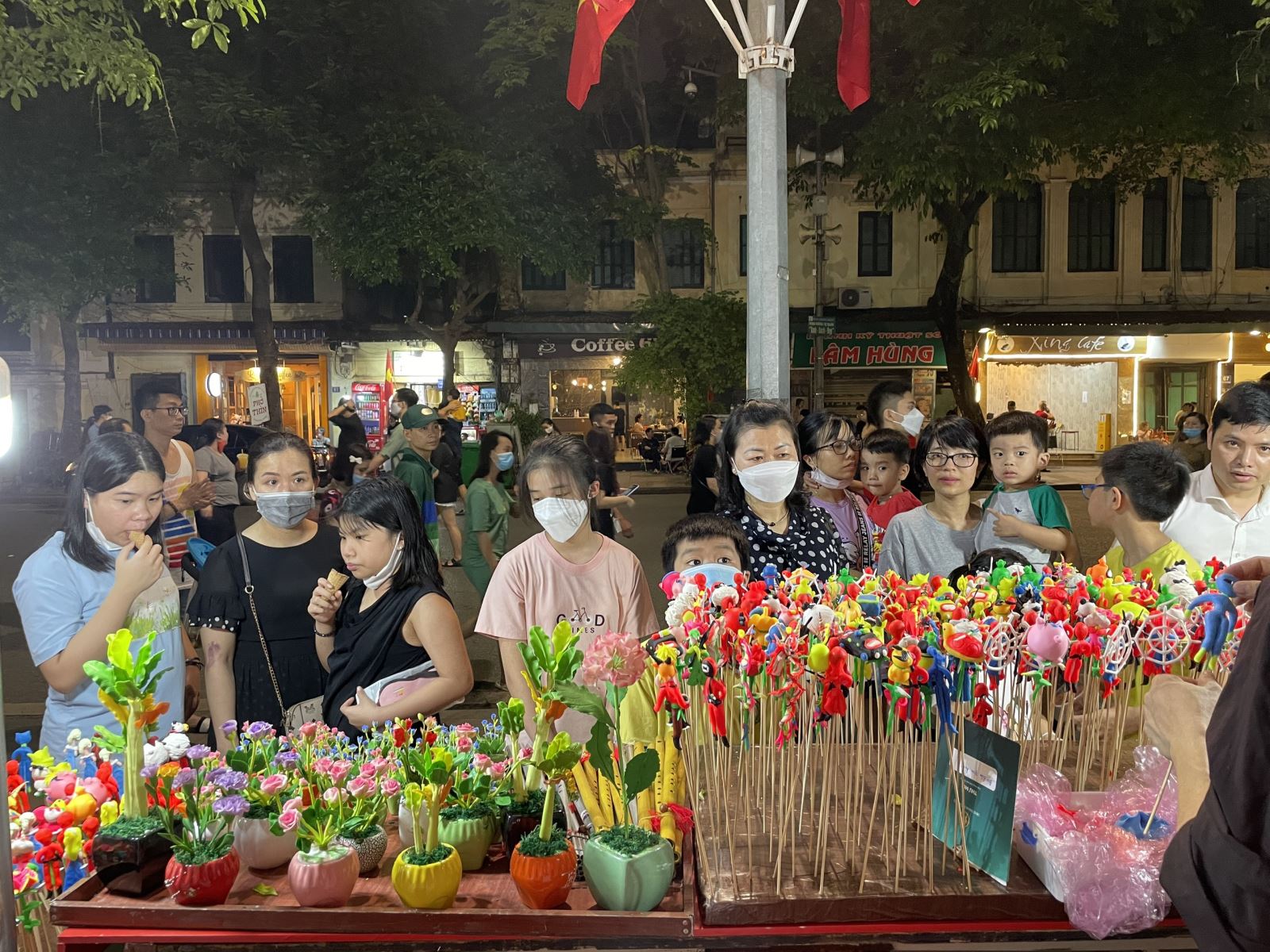 Lễ hội Quà tặng Du lịch Hà Nội thu hút khoảng 65 nghìn lượt du khách trong nước và quốc tế tham quan, trải nghiệm